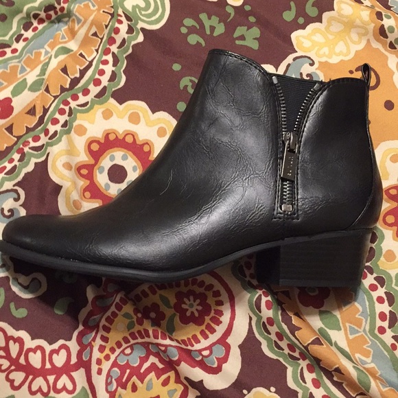 Unisa Shoes - Brand new Unisa ankle boots!